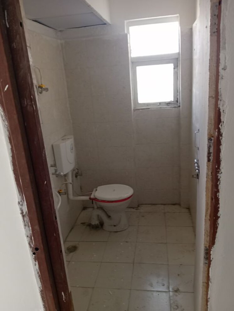 Bathroom, vashisht-heights 3 Bedroom 750 Sq.Ft. Apartment In Sector 87 Faridabad 9728368