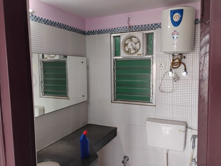 Bathroom, sakchi 2 Bedroom 900 Sq.Ft. Apartment In Sakchi Jamshedpur 9728356