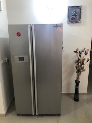 Furnished Amenities in 3 BHK Apartment at Omaxe R2, Gomti Nagar – for Rent