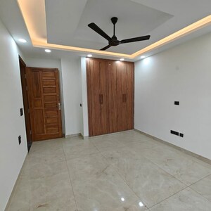 Room in 3 BHK Builder Floor at Sector 57 – for Rent