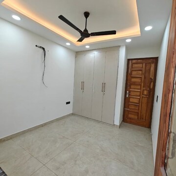 Room in 3 BHK Builder Floor at Sector 57 – for Rent