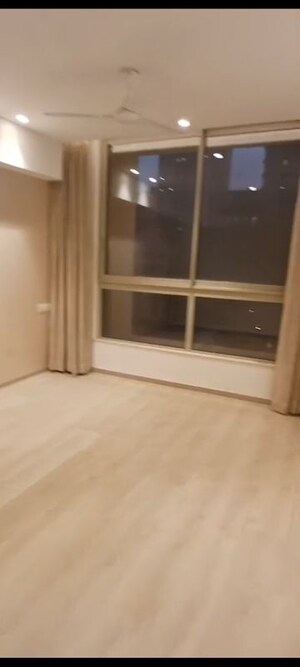 Room in 3 BHK Apartment at Hiranandani Lake Enclave Glendale, Thane West – for Sale