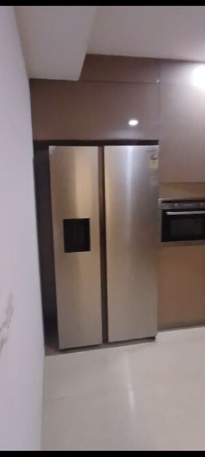 Room in 3 BHK Apartment at Hiranandani Lake Enclave Glendale, Thane West – for Sale