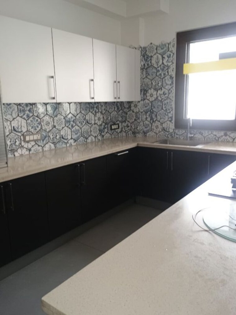 Kitchen, unitech-nirvana-country-cedar-crest 3.5 Bedroom 360 Sq.Yd. Builder Floor In Sector 50 Gurgaon 9728421