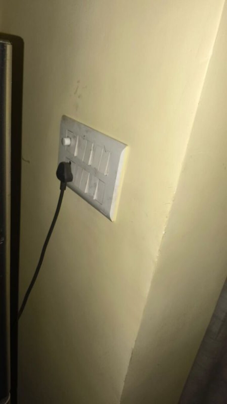 Room, gomti nagar 1 RK 400 Sq.Ft. Independent House In Gomti Nagar Lucknow 9728424