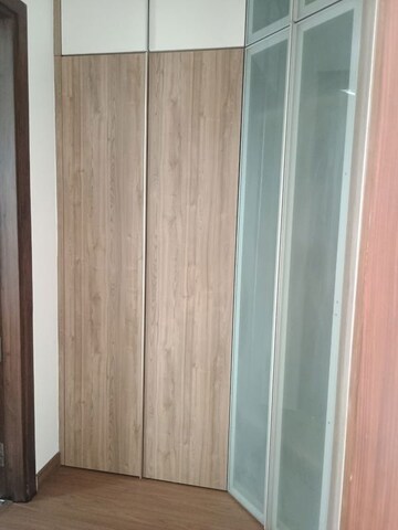 Building Lobby in 3.5 BHK Builder Floor at Unitech Nirvana Country Cedar Crest, Sector 50 – for Sale