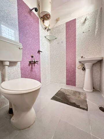 Bathroom in 1 BHK Apartment at Indiranagar – for Rent