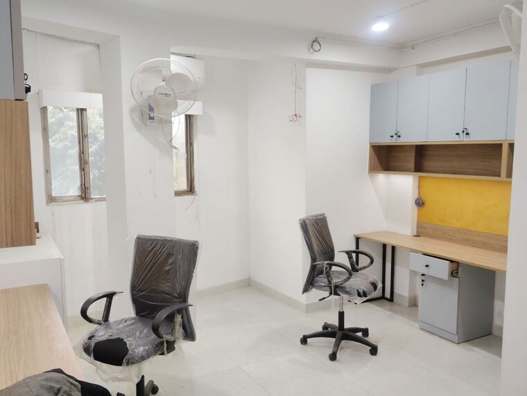 Team Area, panchsheel park Commercial Office Space 900 Sq.Ft. In Panchsheel Park Delhi 9728450