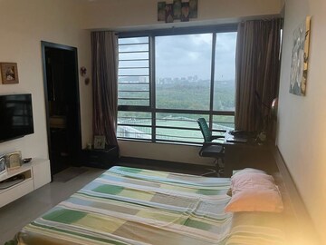 Bedroom in 2.5 BHK Apartment at Goregaon East – for Rent
