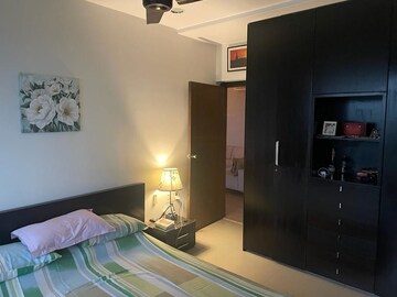 Bedroom in 2.5 BHK Apartment at Goregaon East – for Rent