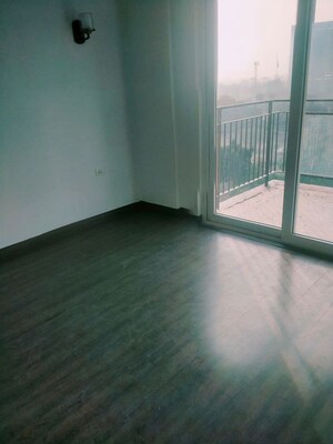 Room in 3.5 BHK Apartment at Conscient Heritage One, Sector 62 – for Rent