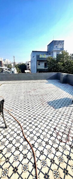 2.5 BHK + Extra Room Apartment For Sale in Smart World Orchard
