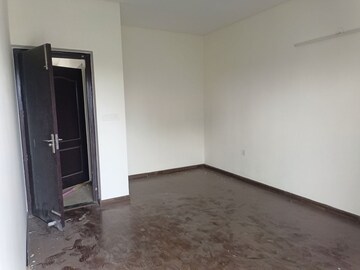 Room in 3 BHK Apartment at Green Power Society, Sector 75 – for Sale
