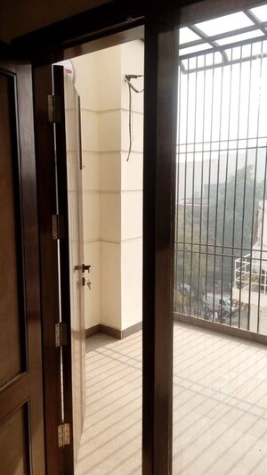  3 BHK Apartment at Saket – for Rent
