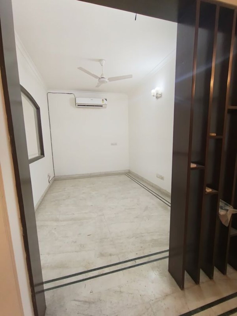 Bathroom, kalkaji 3 Bedroom 2700 Sq.Ft. Builder Floor In Kalkaji Delhi 9728501