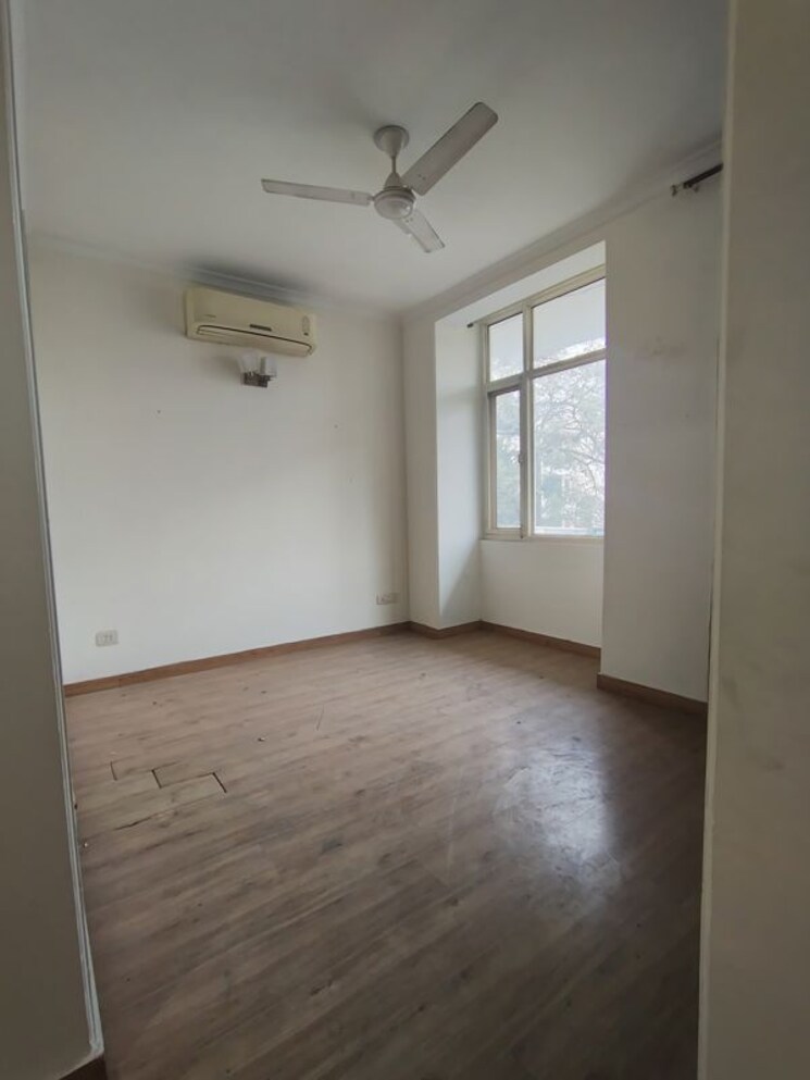Room, kalkaji 3 Bedroom 2700 Sq.Ft. Builder Floor In Kalkaji Delhi 9728501