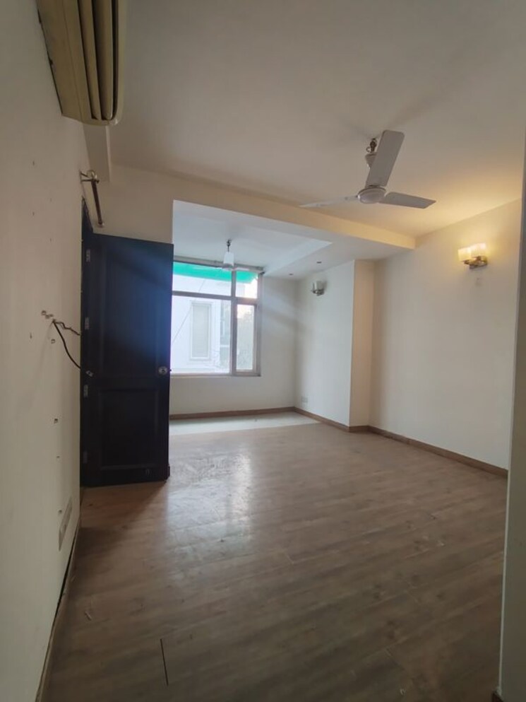 Room, kalkaji 3 Bedroom 2700 Sq.Ft. Builder Floor In Kalkaji Delhi 9728501