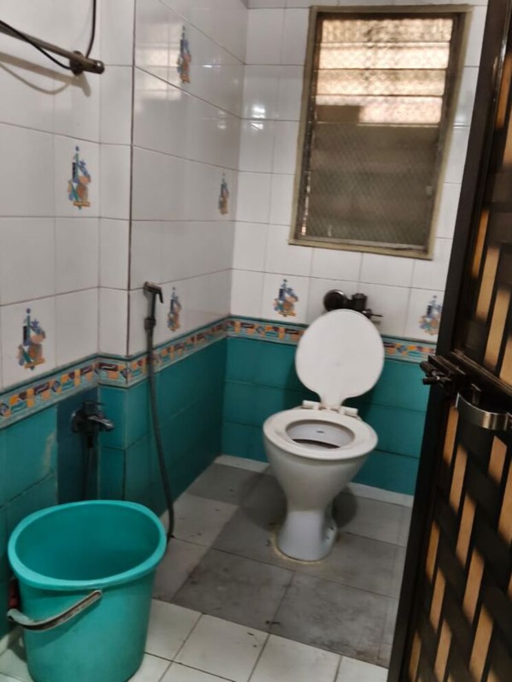 Bathroom, pride-of-vakola 2 Bedroom 750 Sq.Ft. Apartment In Santacruz East Mumbai 9728505