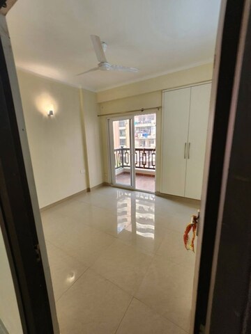 Room in 3 BHK Apartment at Saket – for Rent