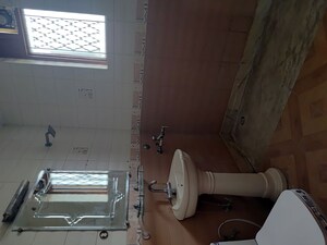 Bathroom in 3 BHK Builder Floor at S S Southend, Sector 49 – for Rent