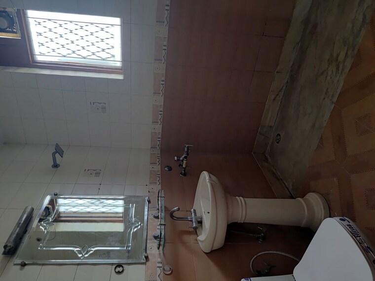 Bathroom, s-s-southend 3 Bedroom 1600 Sq.Ft. Builder Floor In Sector 49 Gurgaon 9728524