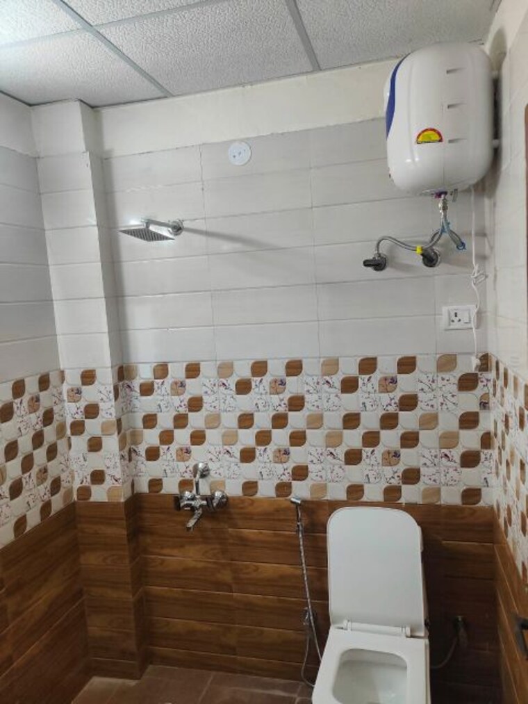Bathroom, sector 44 1 RK 450 Sq.Ft. Builder Floor In Sector 44 Gurgaon 9728529