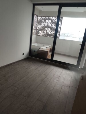 Room in 5 BHK Apartment at ABA County 107, Sector 107 – for Rent