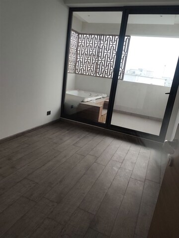 Room in 5 BHK Apartment at ABA County 107, Sector 107 – for Rent