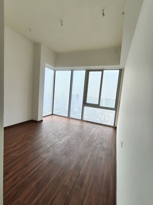 Room in 3 BHK Apartment at Piramal Aranya Arav, Byculla – for Rent