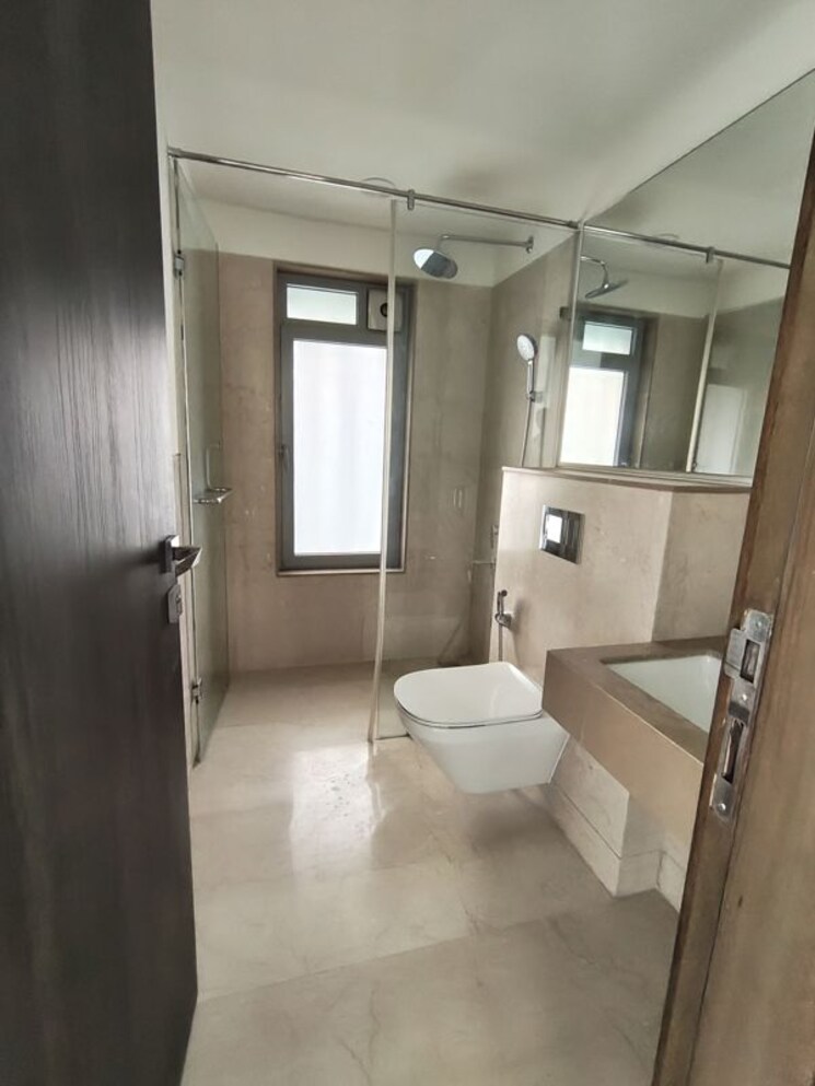 Bathroom, piramal-aranya-arav 3 Bedroom 1011 Sq.Ft. Apartment In Byculla Mumbai 9728576