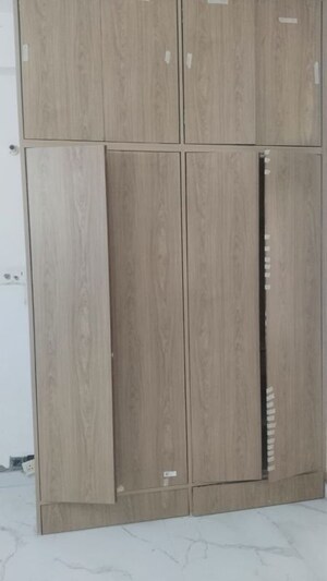 Room in 3 BHK Apartment at DLF Beverly Park II, Sector 25 – for Rent