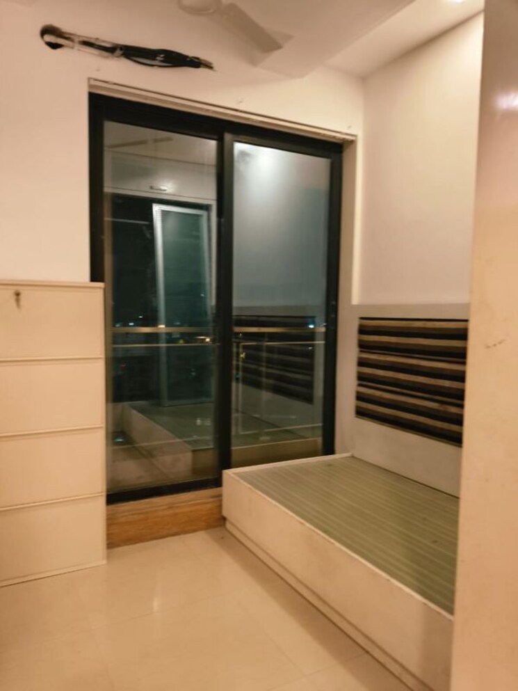 Room, rustomjee-ozone 3 Bedroom 1000 Sq.Ft. Apartment In Goregaon West Mumbai 9728603