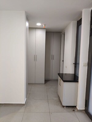 Building Lobby in 3 BHK Apartment at DLF Hemilton Court, Sector 28 – for Rent