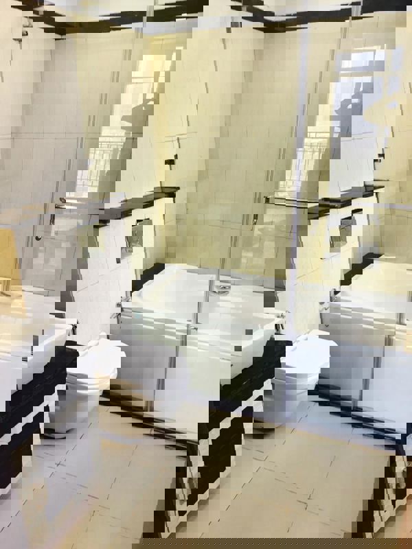 3 BHK + Servant Room Apartment For Rent in DLF Hemilton Court