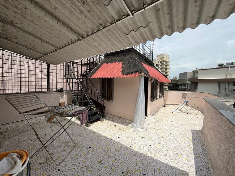 Exterior View, bandra west 1 RK 200 Sq.Ft. Apartment In Bandra West Mumbai 9728601