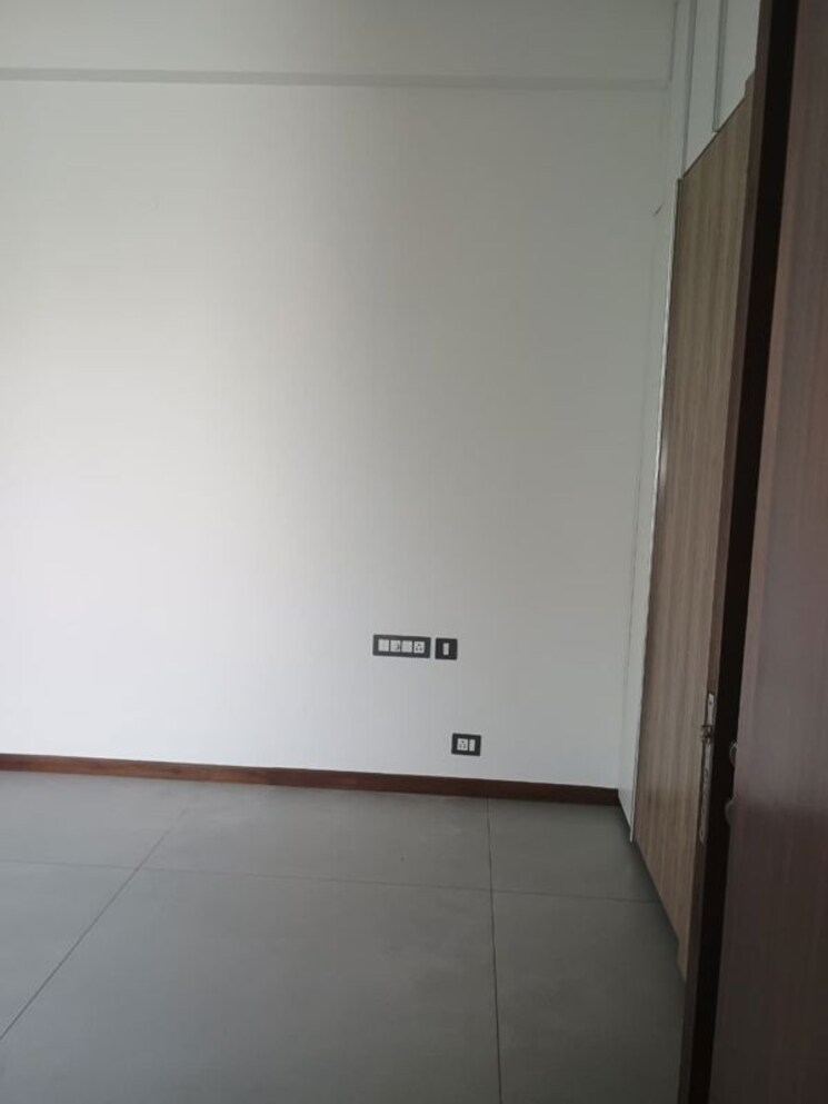 Room, unitech-nirvana-country-cedar-crest 3.5 Bedroom 360 Sq.Yd. Builder Floor In Sector 50 Gurgaon 9728644