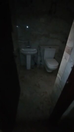 Bathroom in 4 BHK Villa at Panchsheel Villas, Sector 16 Greater Noida – for Rent