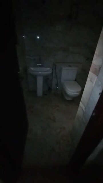 Bathroom in 4 BHK Villa at Panchsheel Villas, Sector 16 Greater Noida – for Rent