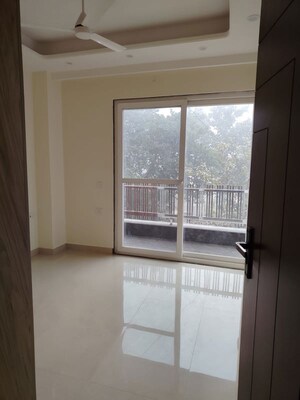 Room in 2 BHK Builder Floor at Sector 40 – for Rent