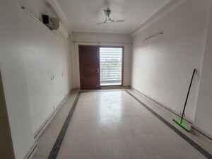 Room in 3 BHK Apartment at Ardee City, Sector 52 – for Rent