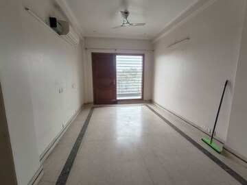Room in 3 BHK Apartment at Ardee City, Sector 52 – for Rent