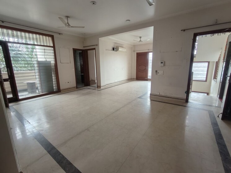 Room, ardee-city 3 Bedroom 2560 Sq.Ft. Apartment In Sector 52 Gurgaon 9728699
