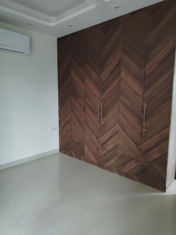 Room in 2 BHK Builder Floor at Sector 51 – for Rent