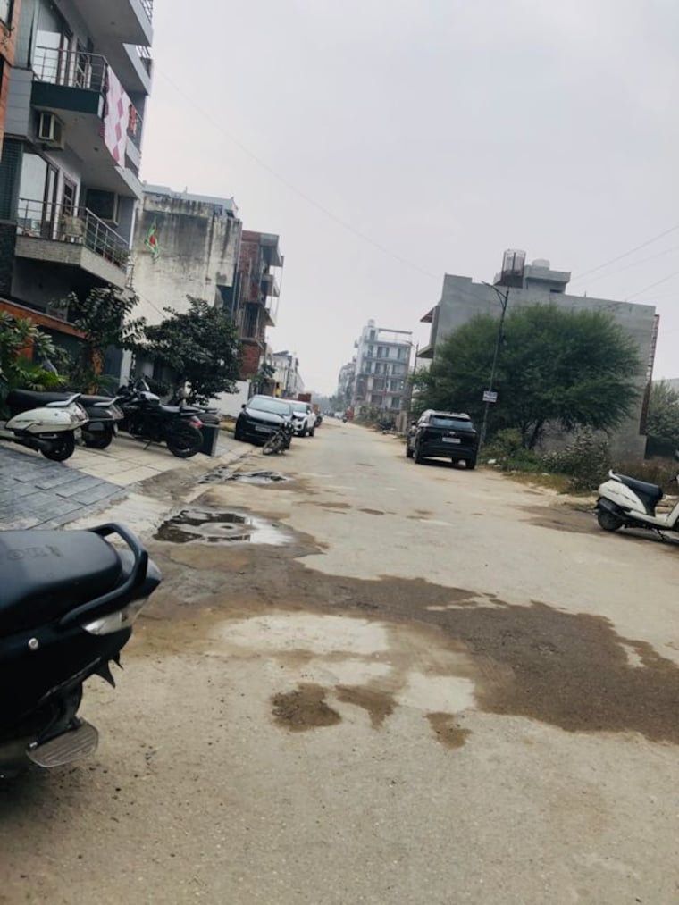  Parking, sector 23 6 Bedroom 500 Sq.Yd. Independent House In Sector 23 Panipat 9728713