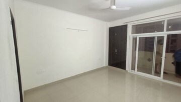 Room in 3 BHK Apartment at Amrapali Silicon City, Sector 76 – for Rent