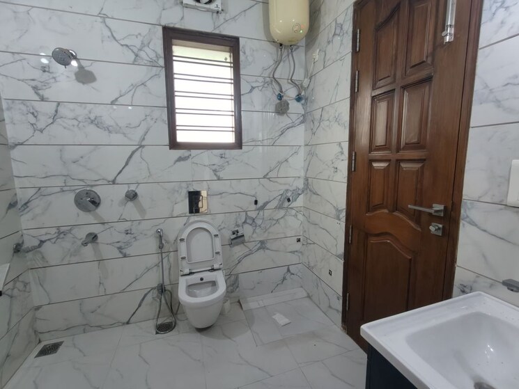 Bathroom, ardee-city 3 Bedroom 1830 Sq.Ft. Apartment In Sector 52 Gurgaon 9728763