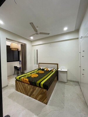 Bedroom in 1 BHK Apartment at Khar West – for Rent