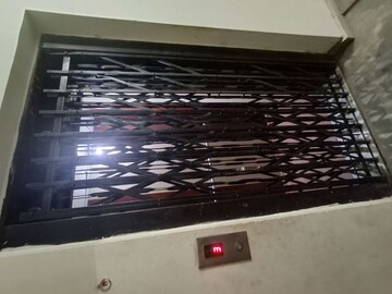 Lift in 2 BHK Apartment at New Manish Nagar – for Rent