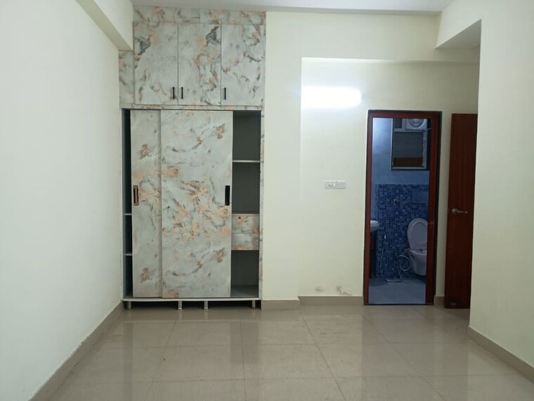 Room, sector 14 dwarka 2 Bedroom 1200 Sq.Ft. Apartment In Sector 14 Dwarka Delhi 9728764
