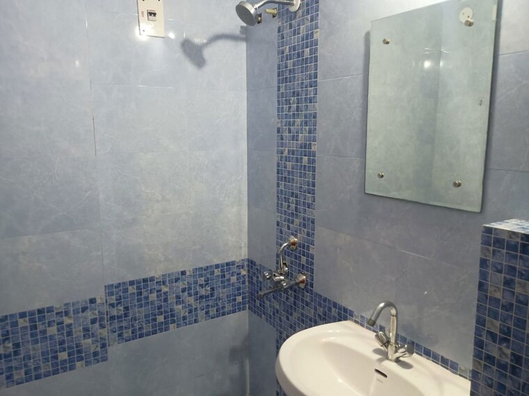 Bathroom, sector 14 dwarka 2 Bedroom 1200 Sq.Ft. Apartment In Sector 14 Dwarka Delhi 9728764